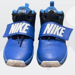 Nike Team Hustle D8 Boys’ High Tops (881942-405)